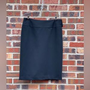 Rafaella Women’s size 10 black stretch Ponte skirt. NWT.